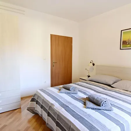 Alex 4 By Interhome Appartamento Umago