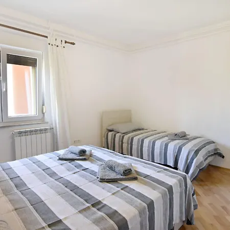 Alex 4 By Interhome *