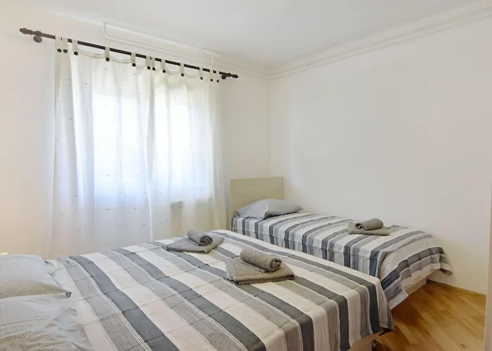 Alex 4 By Interhome *